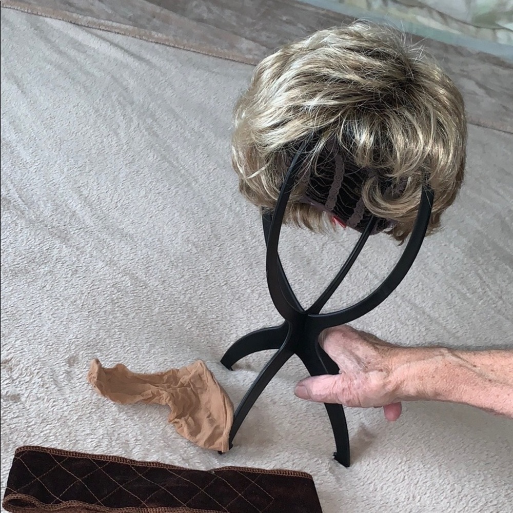 Wig not real hair- never worn